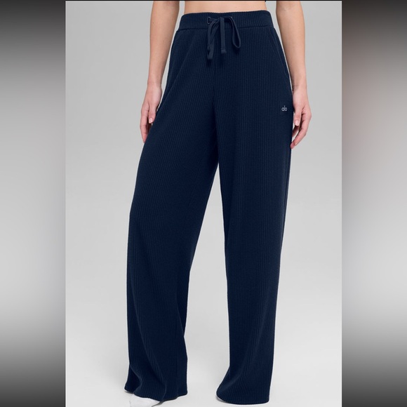 Alo Yoga Muse Wide Leg Pant Navy Size XS NWT - Picture 1 of 9